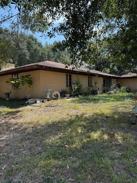 Photo of 1001 S San Felipe, Hearne, TX 77859 (MLS # 15234414)