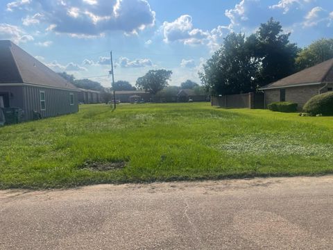 Photo of 4470 Beale Street, Beaumont, TX 77705 (MLS # 33930687) Photo of 4470 Beale Street, Beaumont, TX 77705 (MLS # 33930687)