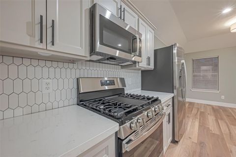 Tiny photo for 2 Garden Lodge Place, The Woodlands, TX 77382 (MLS # 68112831)