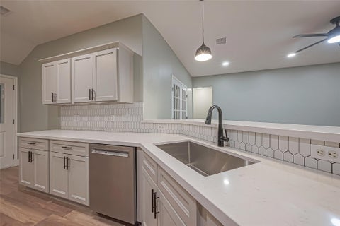 Tiny photo for 2 Garden Lodge Place, The Woodlands, TX 77382 (MLS # 68112831)
