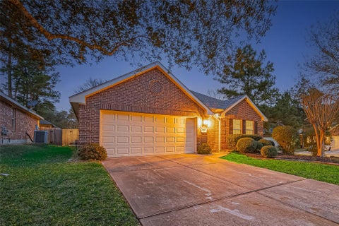 Tiny photo for 2 Garden Lodge Place, The Woodlands, TX 77382 (MLS # 68112831)