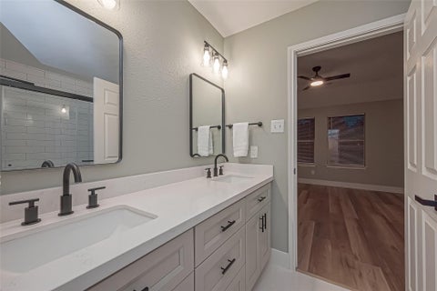 Tiny photo for 2 Garden Lodge Place, The Woodlands, TX 77382 (MLS # 68112831)