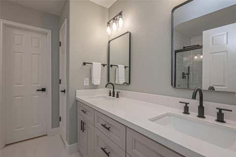 Tiny photo for 2 Garden Lodge Place, The Woodlands, TX 77382 (MLS # 68112831)