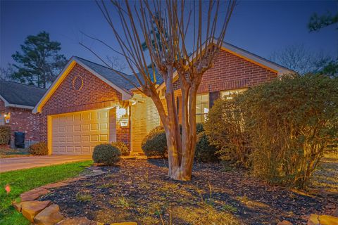 Tiny photo for 2 Garden Lodge Place, The Woodlands, TX 77382 (MLS # 68112831)