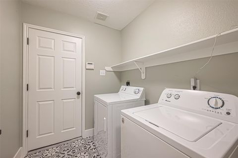 Tiny photo for 2 Garden Lodge Place, The Woodlands, TX 77382 (MLS # 68112831)
