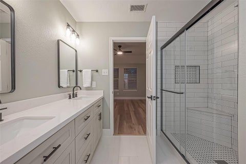 Tiny photo for 2 Garden Lodge Place, The Woodlands, TX 77382 (MLS # 68112831)