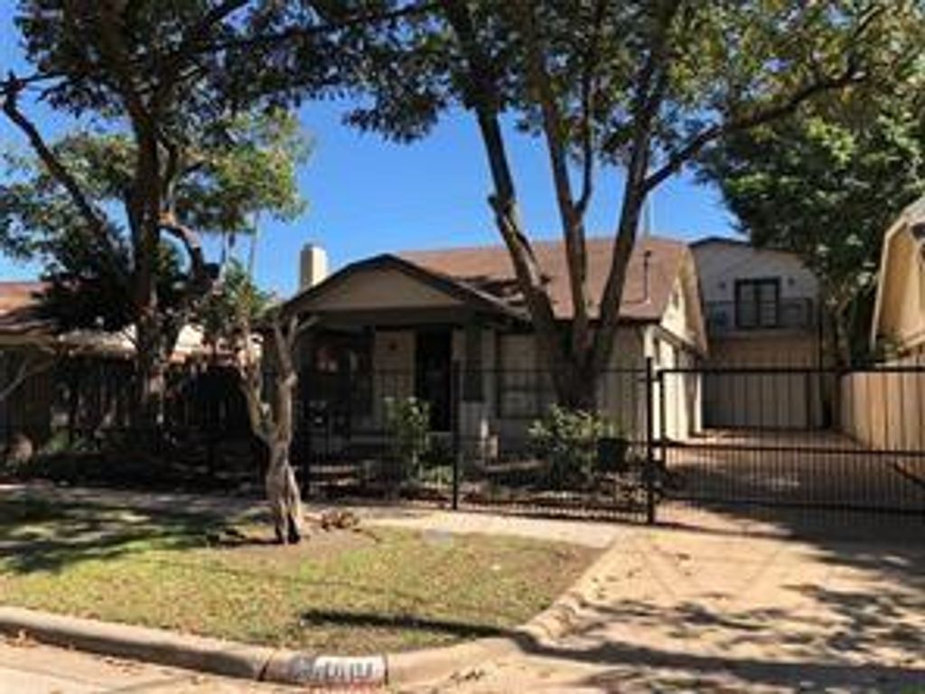 Photo of 1601 Park Street, Houston, TX 77019 (MLS # 80469268)