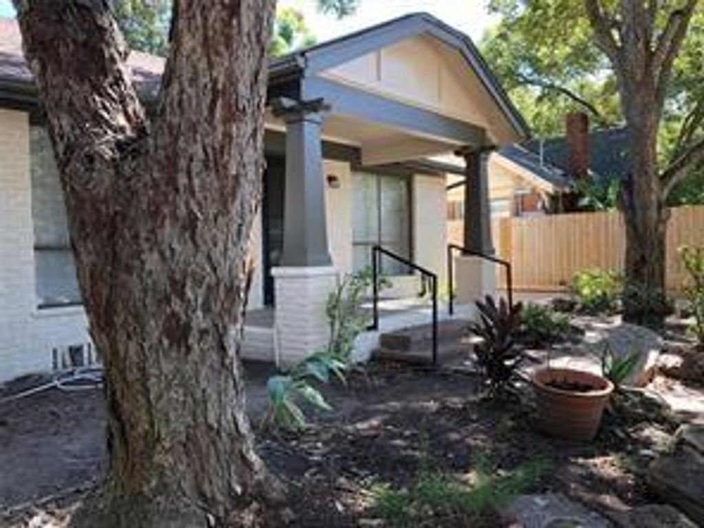 Photo of 1601 Park Street, Houston, TX 77019 (MLS # 80469268)