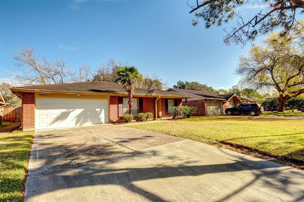 Photo of 16623 Blackhawk Boulevard, Friendswood, TX 77546 (MLS # 24307159)