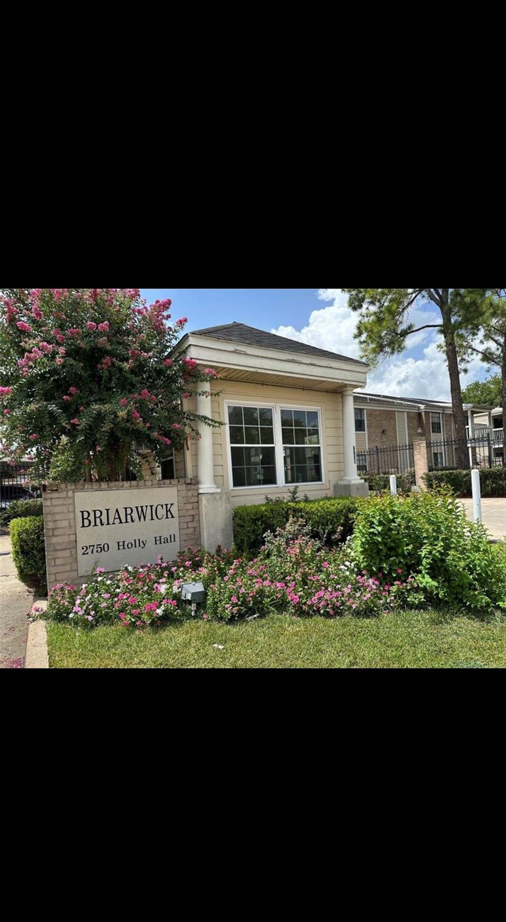 Photo of 2750 Holly Hall Street #811, Houston, TX 77054 (MLS # 10473319)