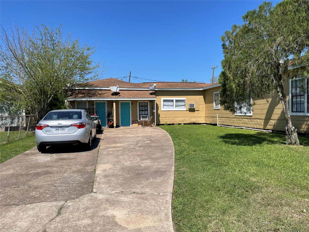 Photo of 302 N Avenue B, Freeport, TX 77541 (MLS # 60695951)