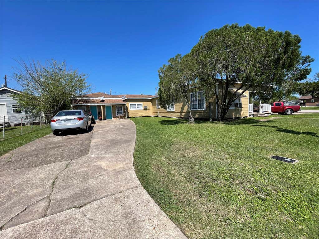 Photo of 302 N Avenue B, Freeport, TX 77541 (MLS # 60695951)