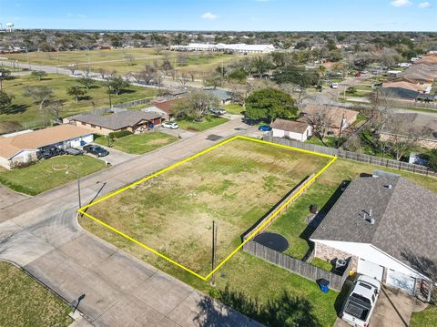 Vacant Land For Sale - 2514 Sunnycrest Drive<br/> Texas City, TX 77590