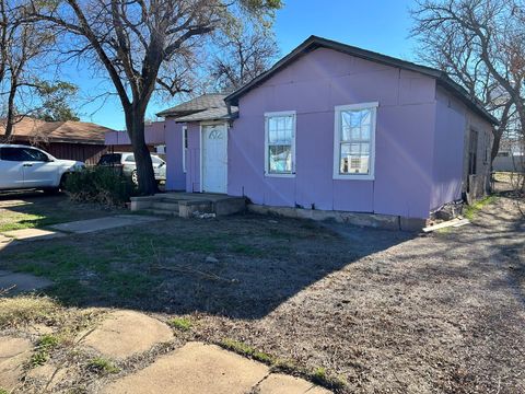 Photo of 903 W 8th Street, Quanah, TX 79252 (MLS # 68940986)