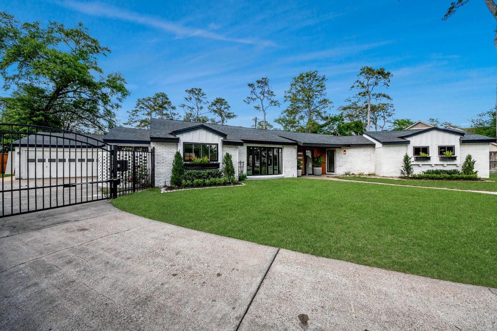 Photo of 12334 Beauregard Drive, Houston, TX 77024 (MLS # 75245401)