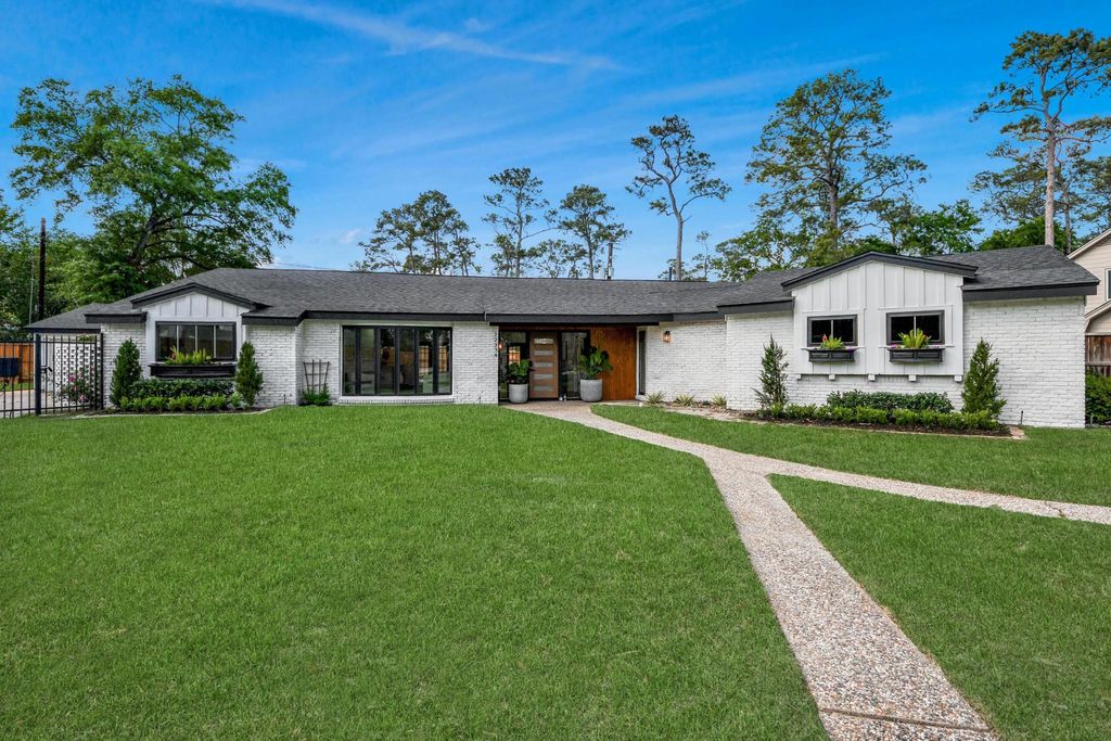 Photo of 12334 Beauregard Drive, Houston, TX 77024 (MLS # 75245401)