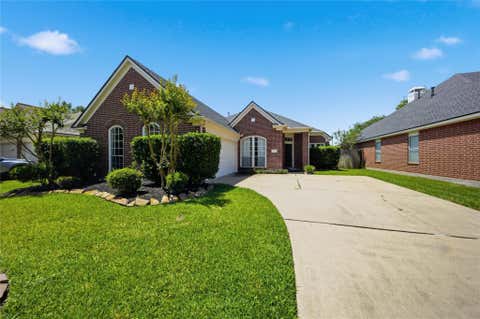 Homes For Sale - 3714 Crescent Drive<br/> Pearland, TX 77584