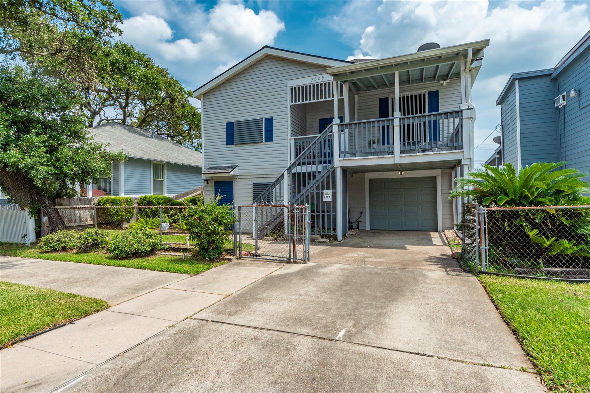 2809 Bernardo De Galvez Avenue