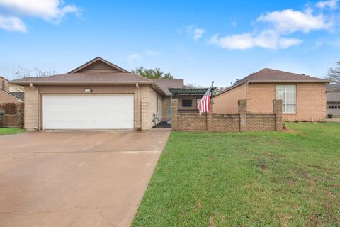 Homes For Sale - 2900 Broadmoor Drive<br/> Bryan, TX 77802
