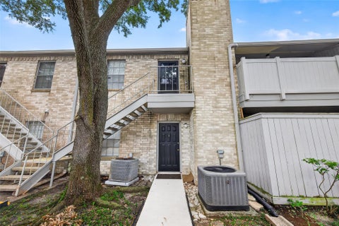 Townhouse For Rent - 10725 Braes Bend Drive<br/> Houston, TX 77071
