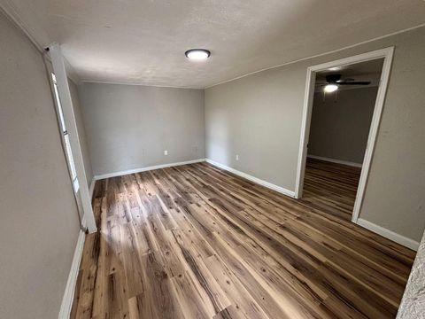 Photo of 211 W South Street, Alvin, TX 77511 (MLS # 31007041)