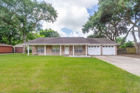 Homes For Sale - 8111 Dellanera Drive<br/> Galveston County, Hitchcock, TX 77563