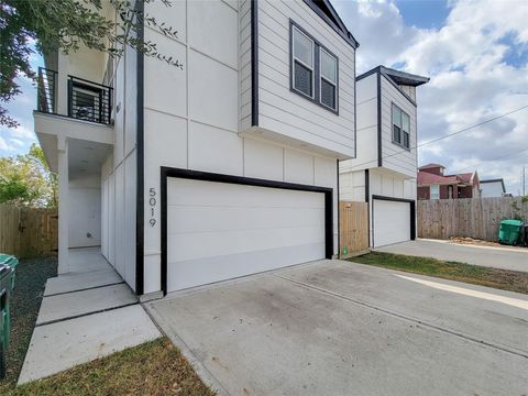 Photo of 5019 Creekmont Drive, Houston, TX 77091 (MLS # 73755895)