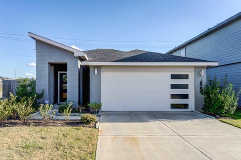 Photo of 3018 Fenchurch Elm Trail, Houston, TX 77047 (MLS # 54274440)