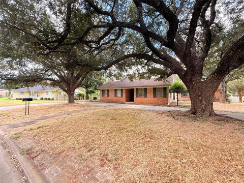 Photo of 1302 Linwood Drive, Wharton, TX 77488 (MLS # 67512929)