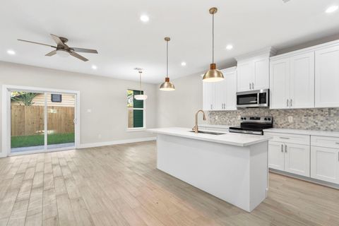 Photo of 404 Forest Hill Boulevard #A, Houston, TX 77011 (MLS # 88252525)