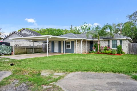 Homes For Sale - 3212 Acorn Circle<br/> Galveston County, Dickinson, TX 77539