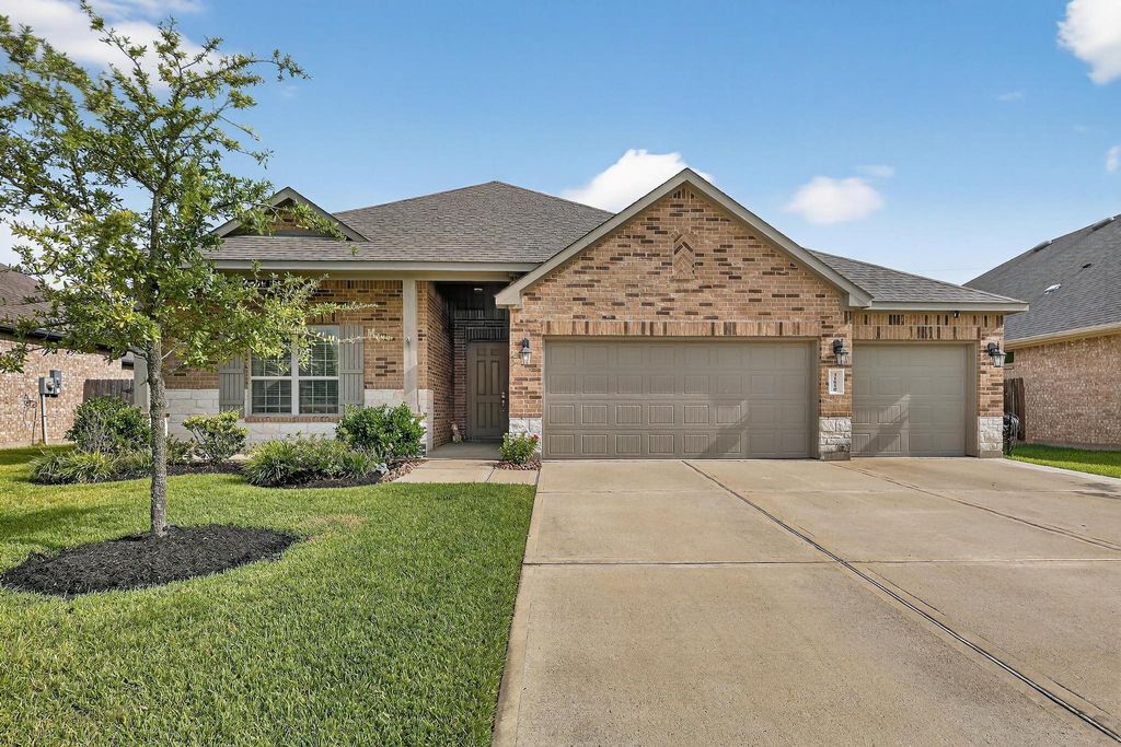 Photo of 31810 Casa Linda Drive, Hockley, TX 77447 (MLS # 10703187)