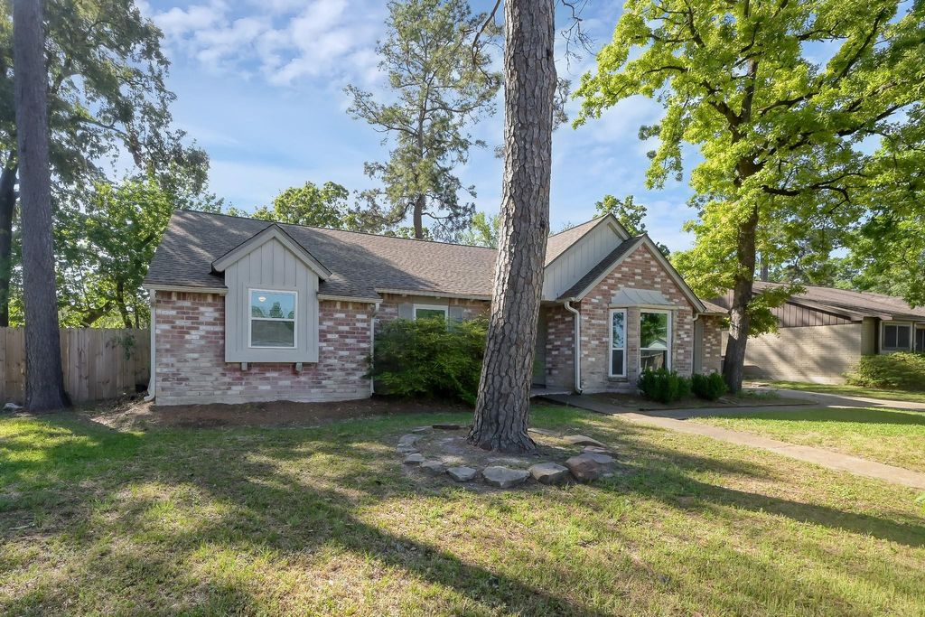 Photo of 1218 Glouchester Lane, Houston, TX 77073 (MLS # 47139535)