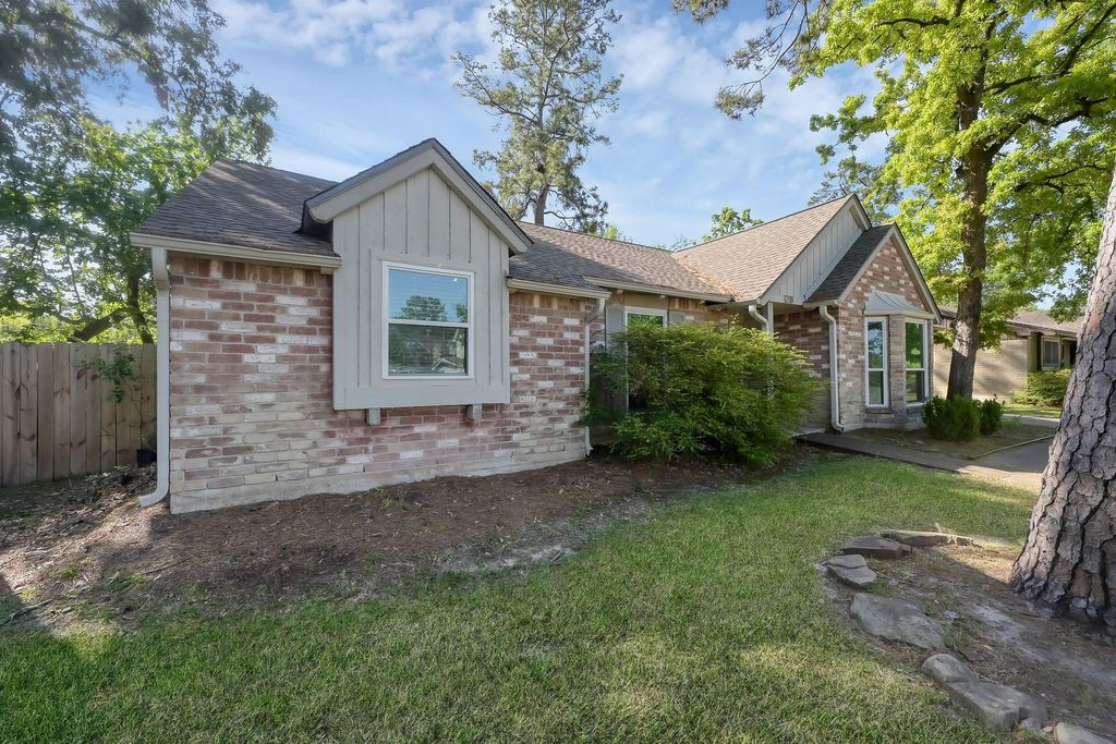 Photo of 1218 Glouchester Lane, Houston, TX 77073 (MLS # 47139535)