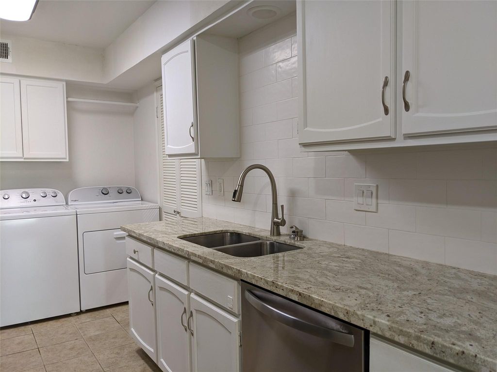 Photo of 351 N Post Oak Lane #803, Houston, TX 77024 (MLS # 45634816)