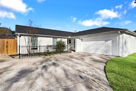 Photo of 4903 Cairnleigh Drive, Houston, TX 77084 (MLS # 33061196)