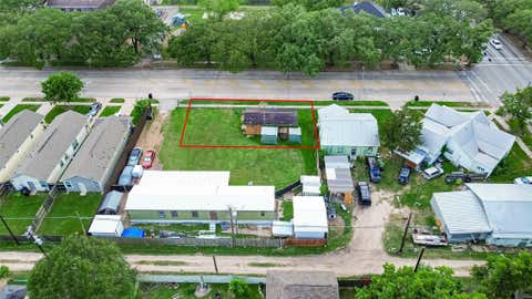 Homes For Sale - 1113 4th Street Street<br/> Rosenberg, TX 77471