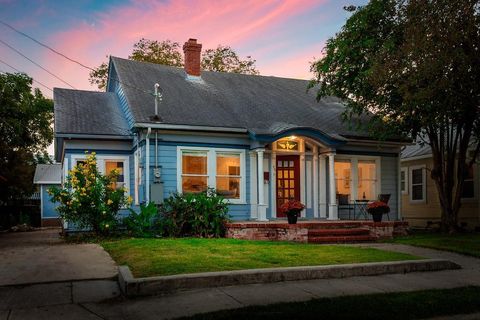 Photo of 418 Myrtle St St, San Antonio, TX 78212 (MLS # 72028398)