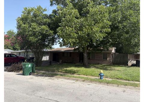 Photo of 5923 Van Fleet Street, Houston, TX 77033 (MLS # 98730970)
