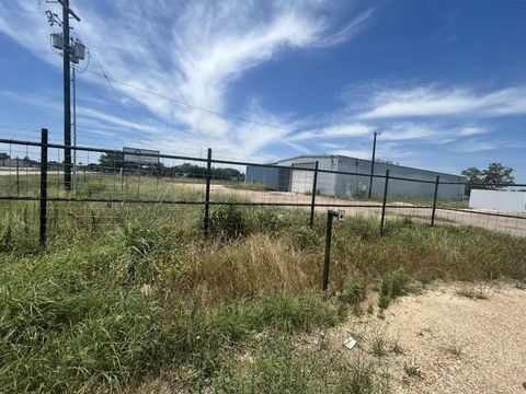 Photo of 304 E York Tract 3 Street, Ganado, TX 77962 (MLS # 10937331)