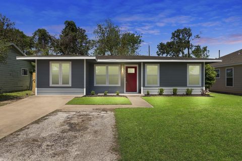 226 Hyta Street Houston TX 77018