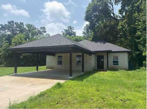 Photo of 1108 E 8th Street, Mount Pleasant, TX 75455 (MLS # 97646505)