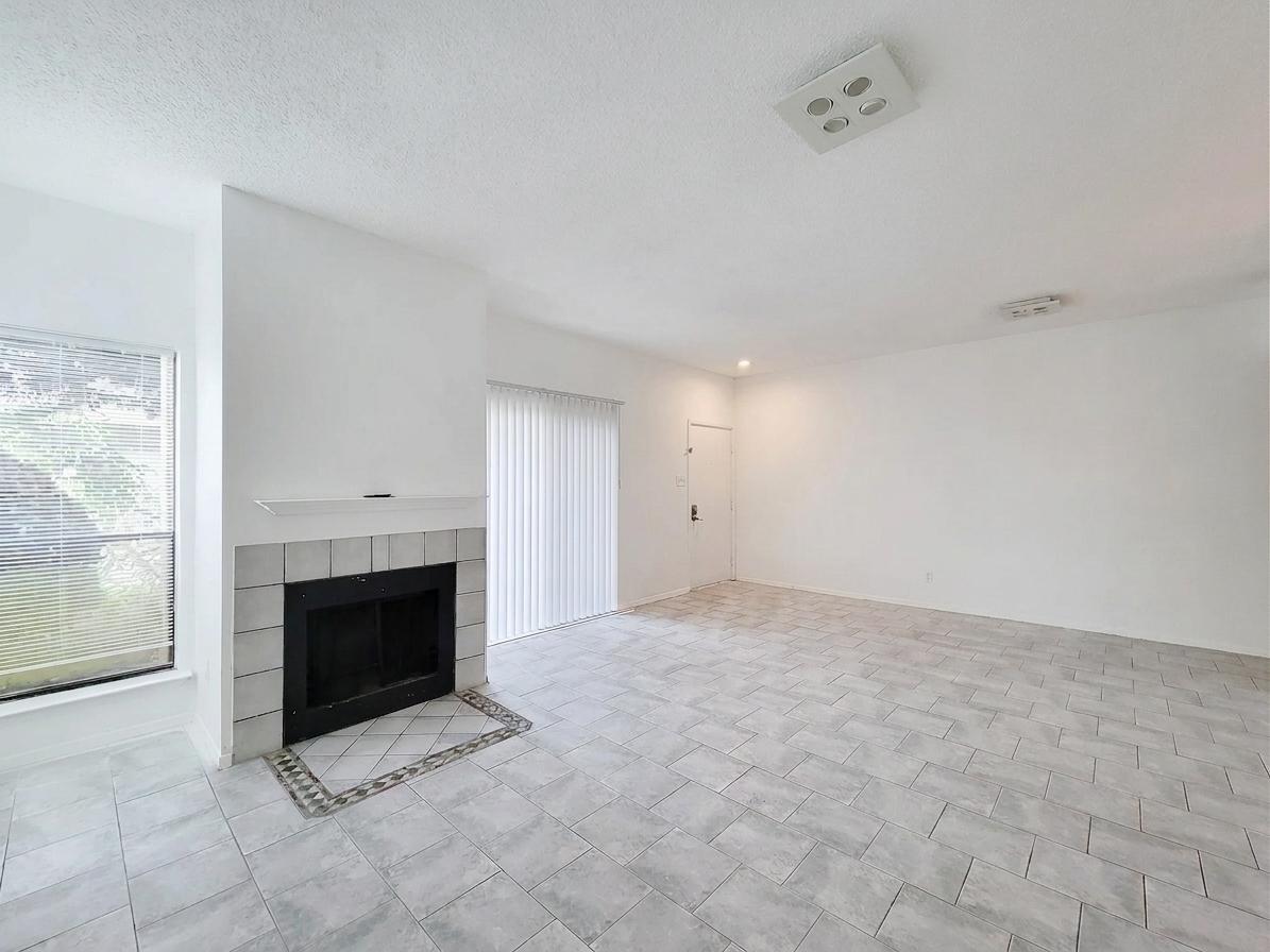 7119 N Holiday Drive