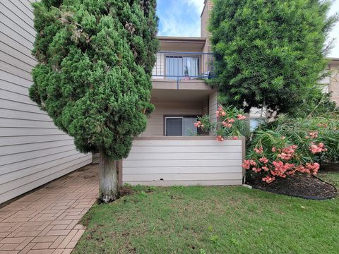 Photo of 7119 N Holiday Drive, Galveston, TX 77550 (MLS # 96841835)