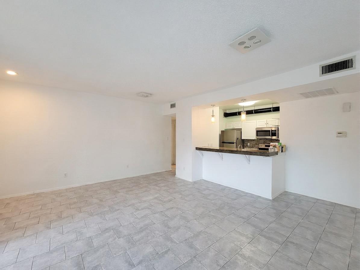 7119 N Holiday Drive