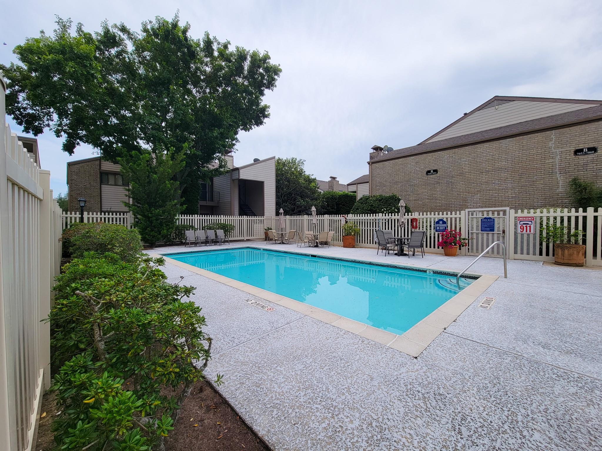 7119 N Holiday Drive