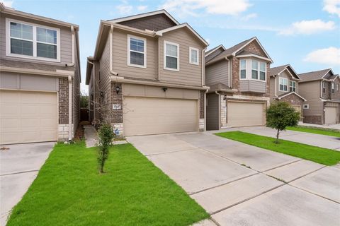 Photo of 17137 Wilthorne Colony Court, Houston, TX 77084 (MLS # 66716506)