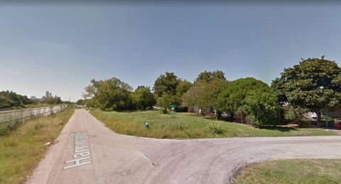 Vacant Land For Sale - 2201 Lucas Street<br/> Houston, TX 77026