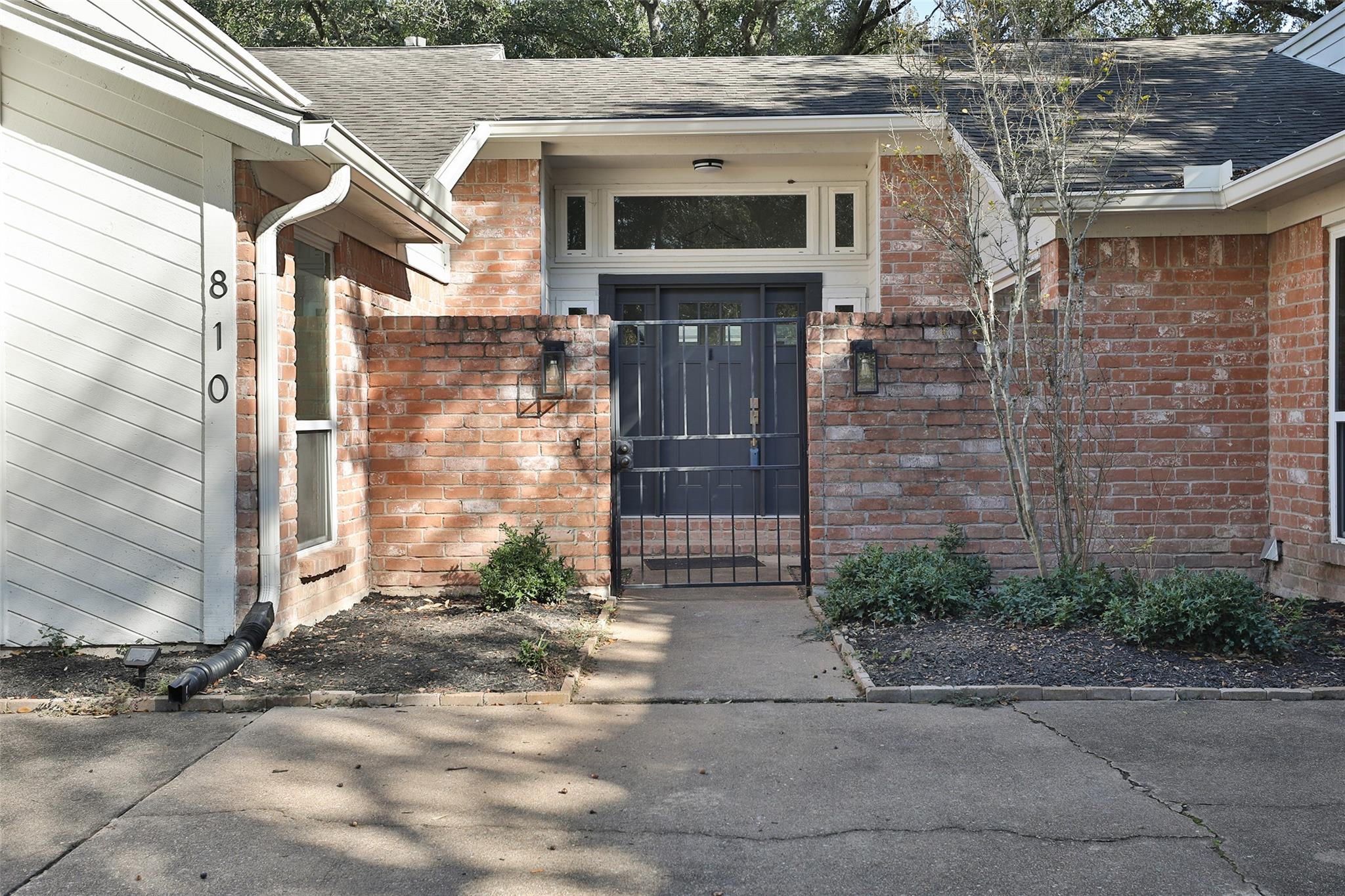 810 Palm Grove Circle