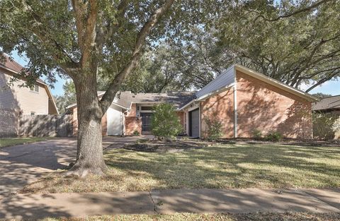 Photo of 810 Palm Grove Circle, Sugar Land, TX 77498 (MLS # 17909683)